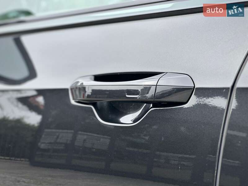 Седан Audi S8 2022 в Киеве