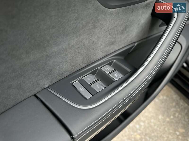 Седан Audi S8 2022 в Киеве