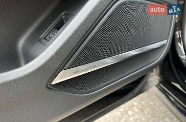Седан Audi S8 2022 в 