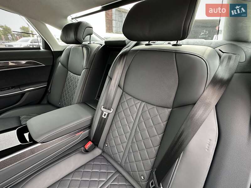 Седан Audi S8 2022 в Киеве