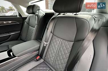 Седан Audi S8 2022 в 