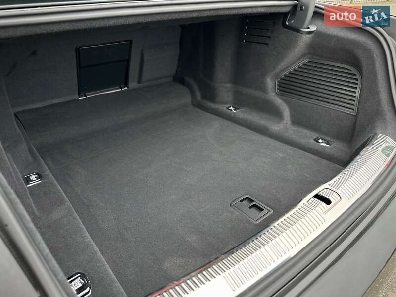 Седан Audi S8 2022 в Киеве