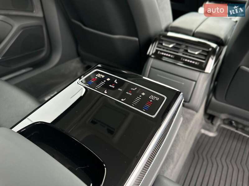 Седан Audi S8 2022 в Киеве