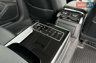 Седан Audi S8 2022 в 