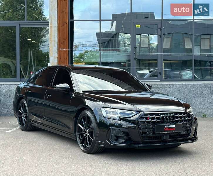 Седан Audi S8 2025 в 