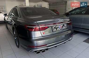 Седан Audi S8 2024 в 