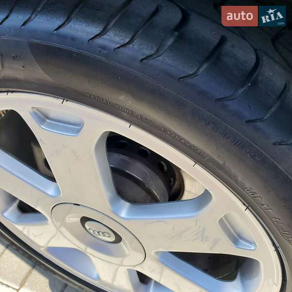 Седан Audi S8 1999 в Калуші