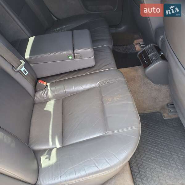 Седан Audi S8 1999 в Калуші