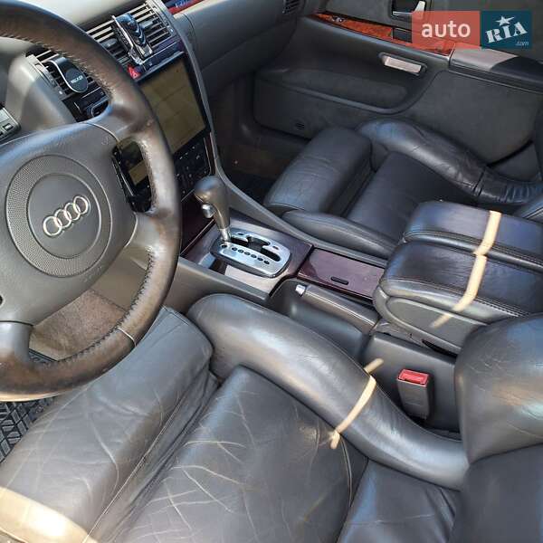 Седан Audi S8 1999 в Калуші