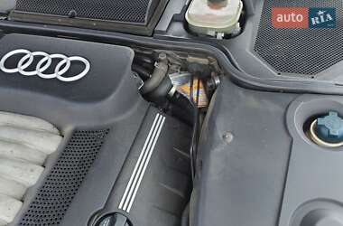 Седан Audi S8 1999 в 