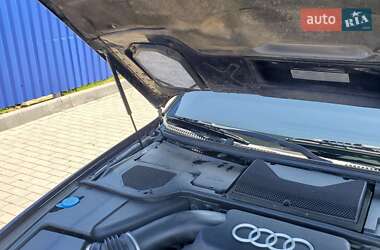 Седан Audi S8 1999 в 