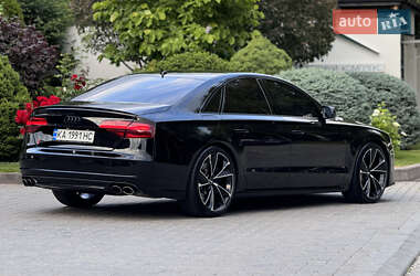 Седан Audi S8 2016 в 