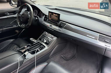 Седан Audi S8 2016 в 
