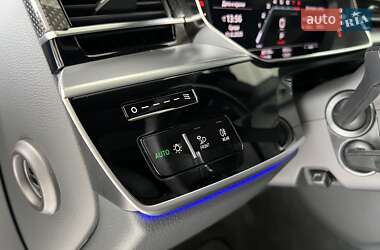 Седан Audi S8 2022 в 