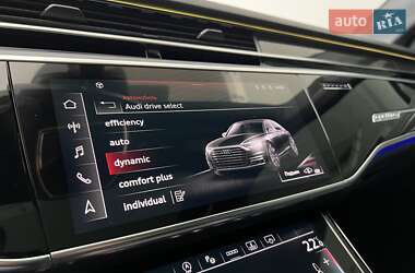 Седан Audi S8 2022 в 