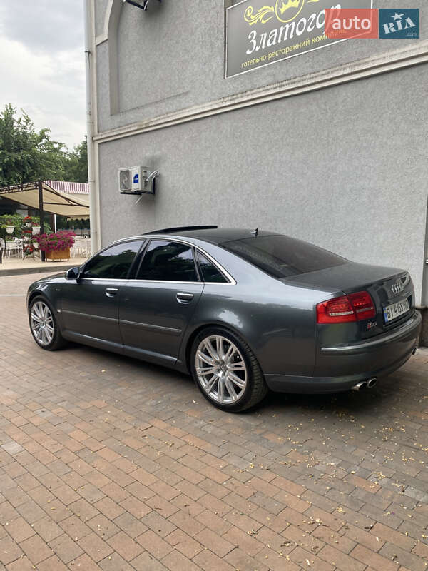 Седан Audi S8 2007 в Лубнах