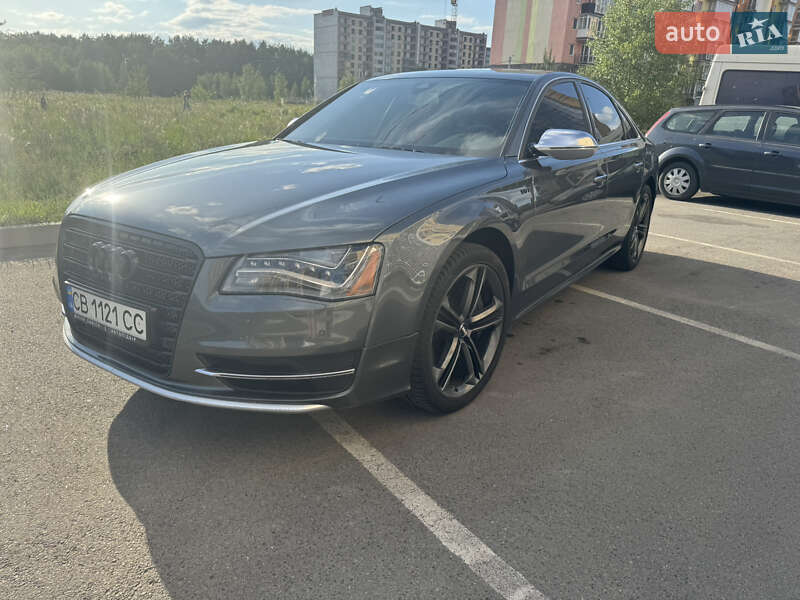 Седан Audi S8 2012 в Чернигове