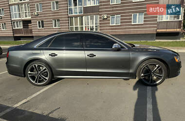 Седан Audi S8 2012 в 