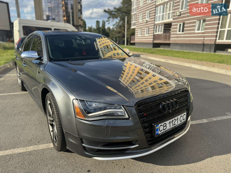 Седан Audi S8 2012 в Чернигове