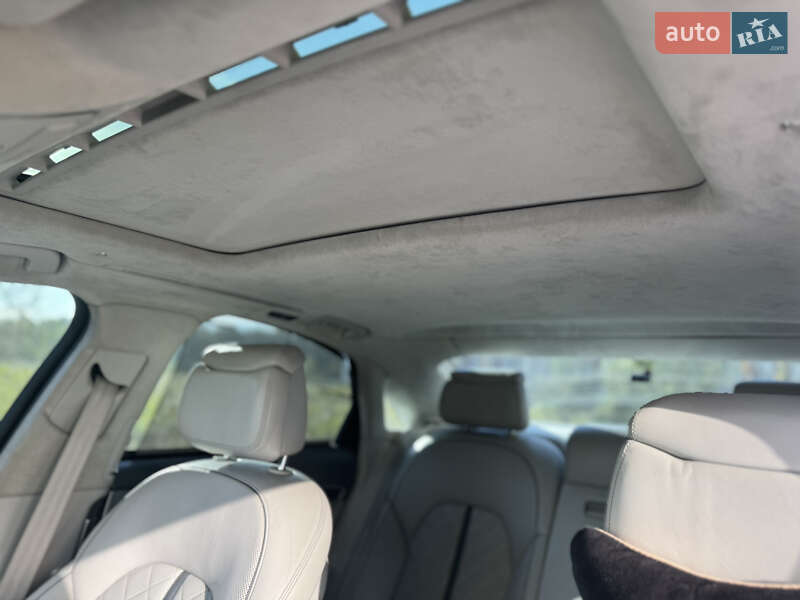 Седан Audi S8 2012 в Чернигове