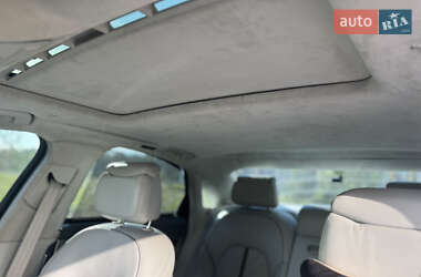 Седан Audi S8 2012 в 