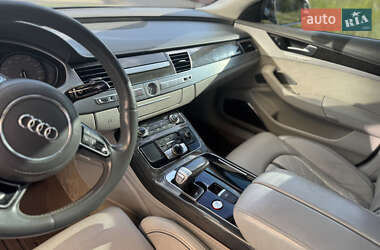 Седан Audi S8 2012 в 