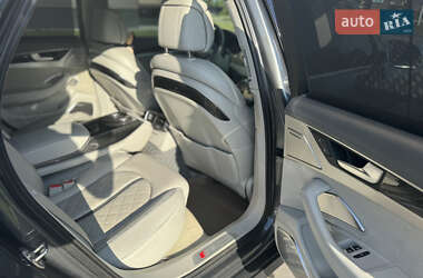 Седан Audi S8 2012 в 