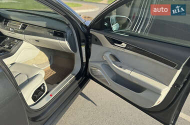 Седан Audi S8 2012 в 