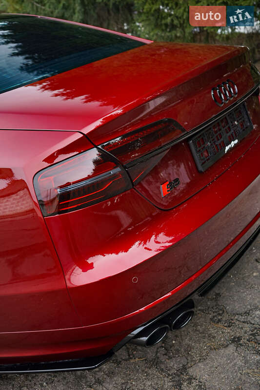 Седан Audi S8 2014 в Киеве