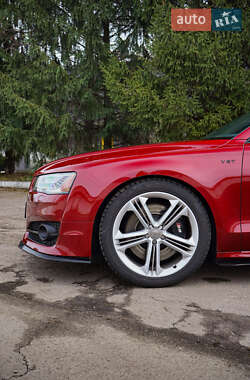 Седан Audi S8 2014 в 