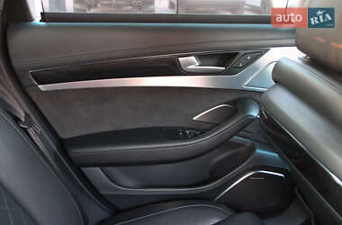 Седан Audi S8 2014 в 