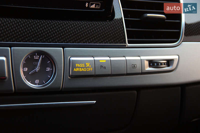 Седан Audi S8 2014 в Одессе