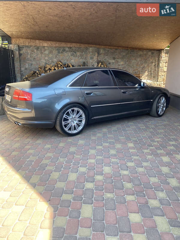 Седан Audi S8 2007 в Лубнах