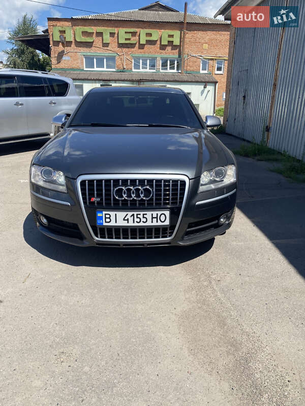 Седан Audi S8 2007 в Лубнах