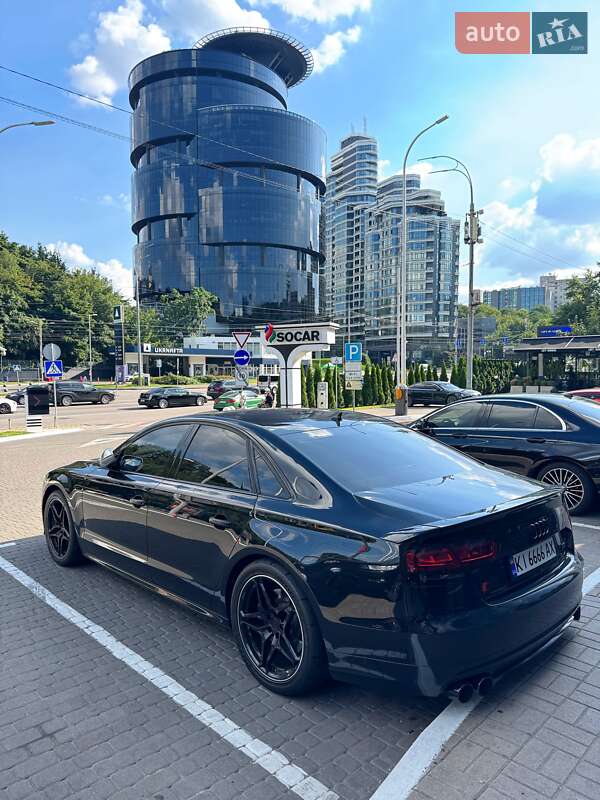 Седан Audi S8 2012 в Києві