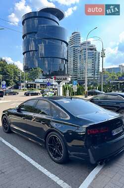 Седан Audi S8 2012 в 