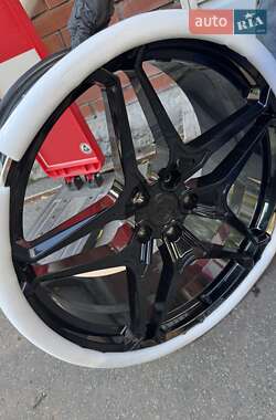Седан Audi S8 2012 в 
