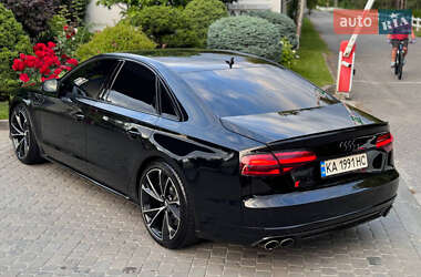 Седан Audi S8 2016 в 