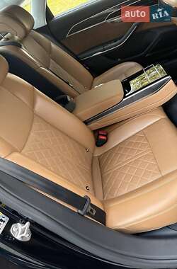 Седан Audi S8 2019 в 