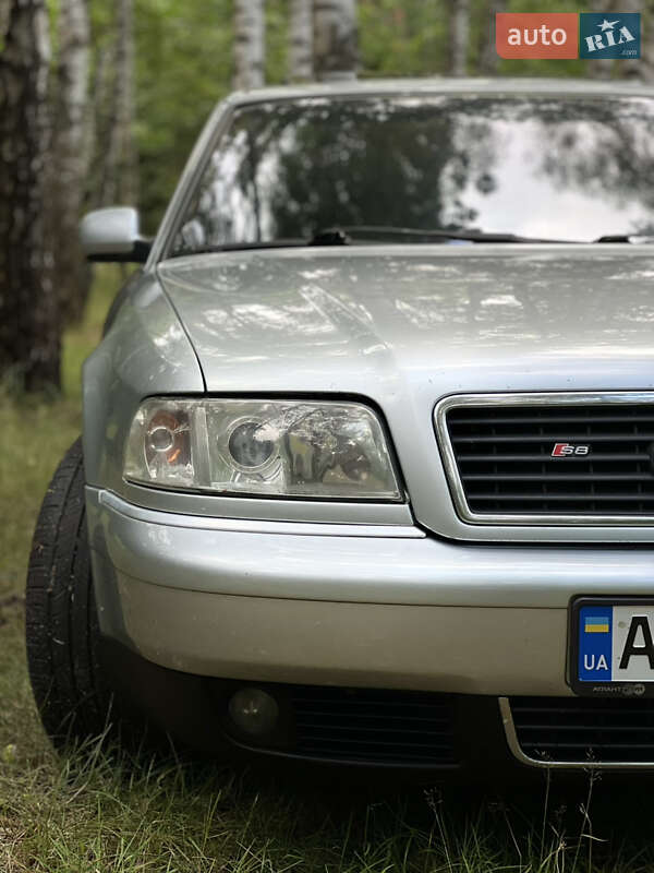 Седан Audi S8 1998 в Володимирі