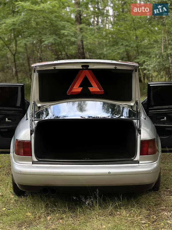 Седан Audi S8 1998 в Володимирі