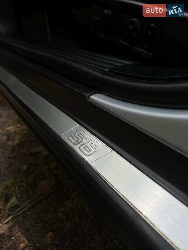 Седан Audi S8 1998 в Володимирі