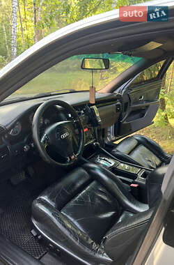 Седан Audi S8 1998 в 