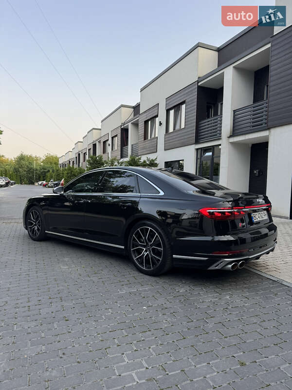 Седан Audi S8 2022 в Виннице