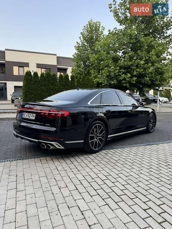 Седан Audi S8 2022 в Виннице