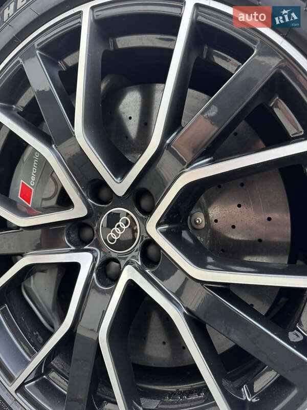 Седан Audi S8 2022 в Виннице