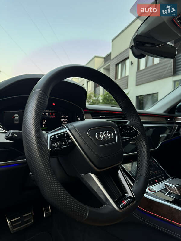 Седан Audi S8 2022 в Виннице