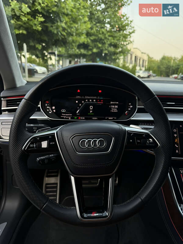 Седан Audi S8 2022 в Виннице