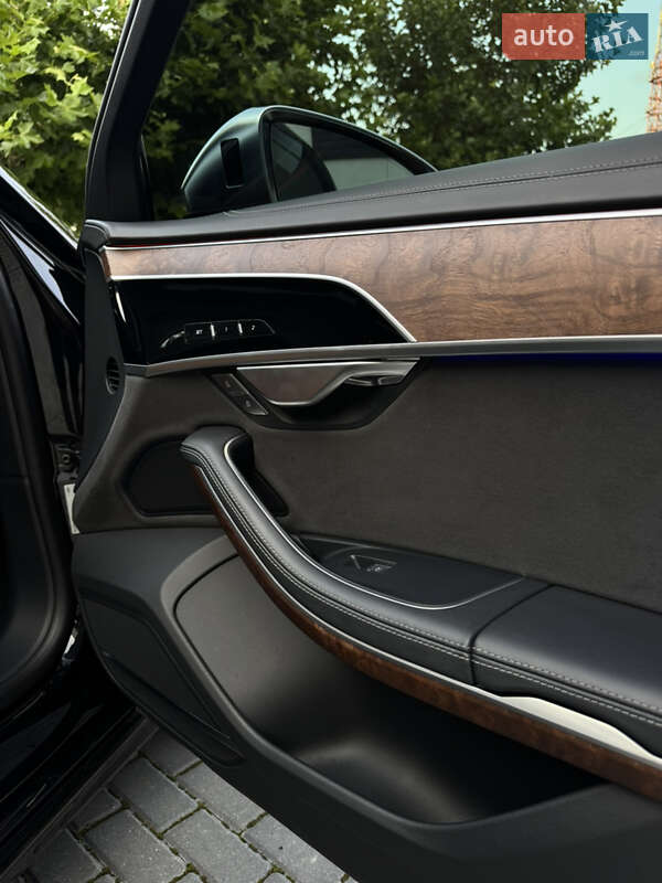 Седан Audi S8 2022 в Виннице
