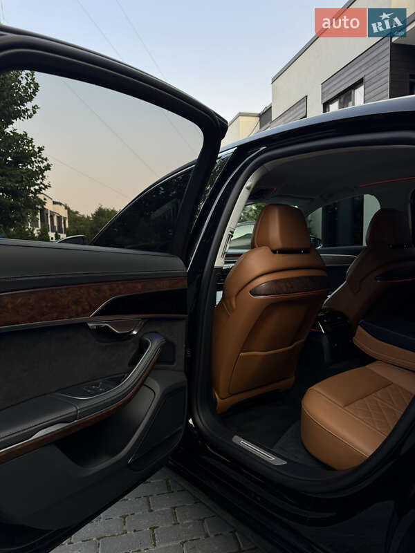 Седан Audi S8 2022 в Виннице